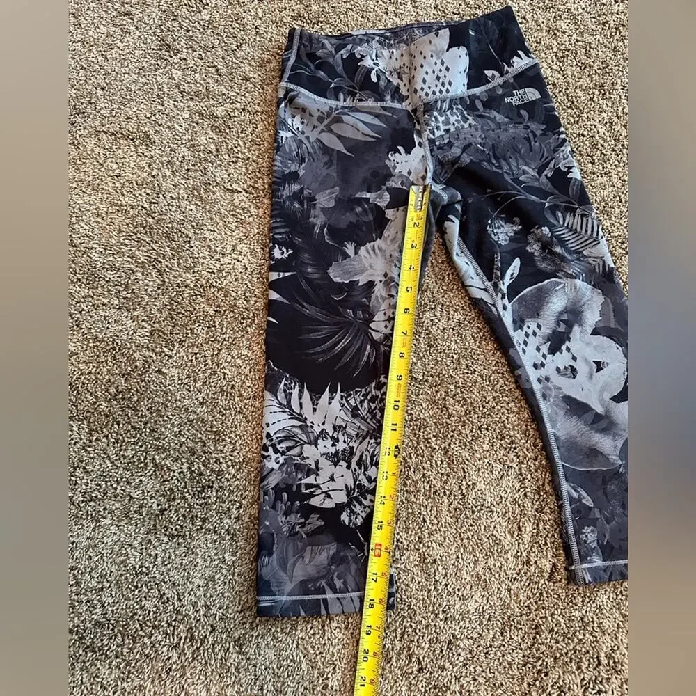 North Face women’s size S black, & white patterned leggings, flash dry, EUC - Picture 8 of 11